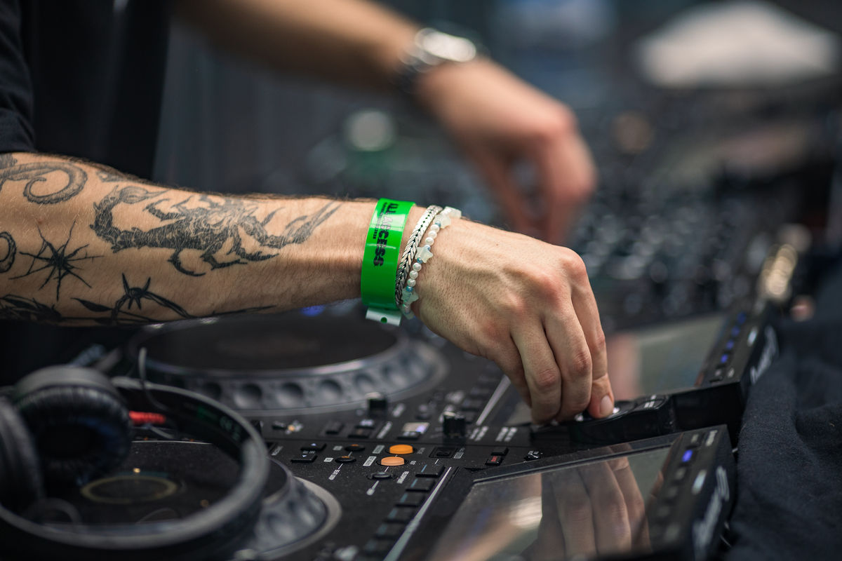 Loading... just a sec